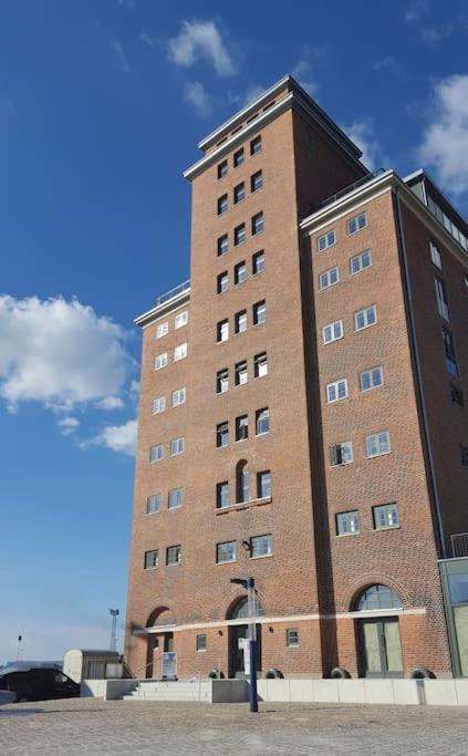 Ohlerich Speicher - Schlafen Im Hafen Wismar Exterior photo